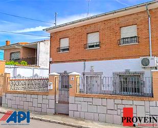 Exterior view of House or chalet for sale in Santa Cruz del Retamar  with Air Conditioner, Heating and Terrace