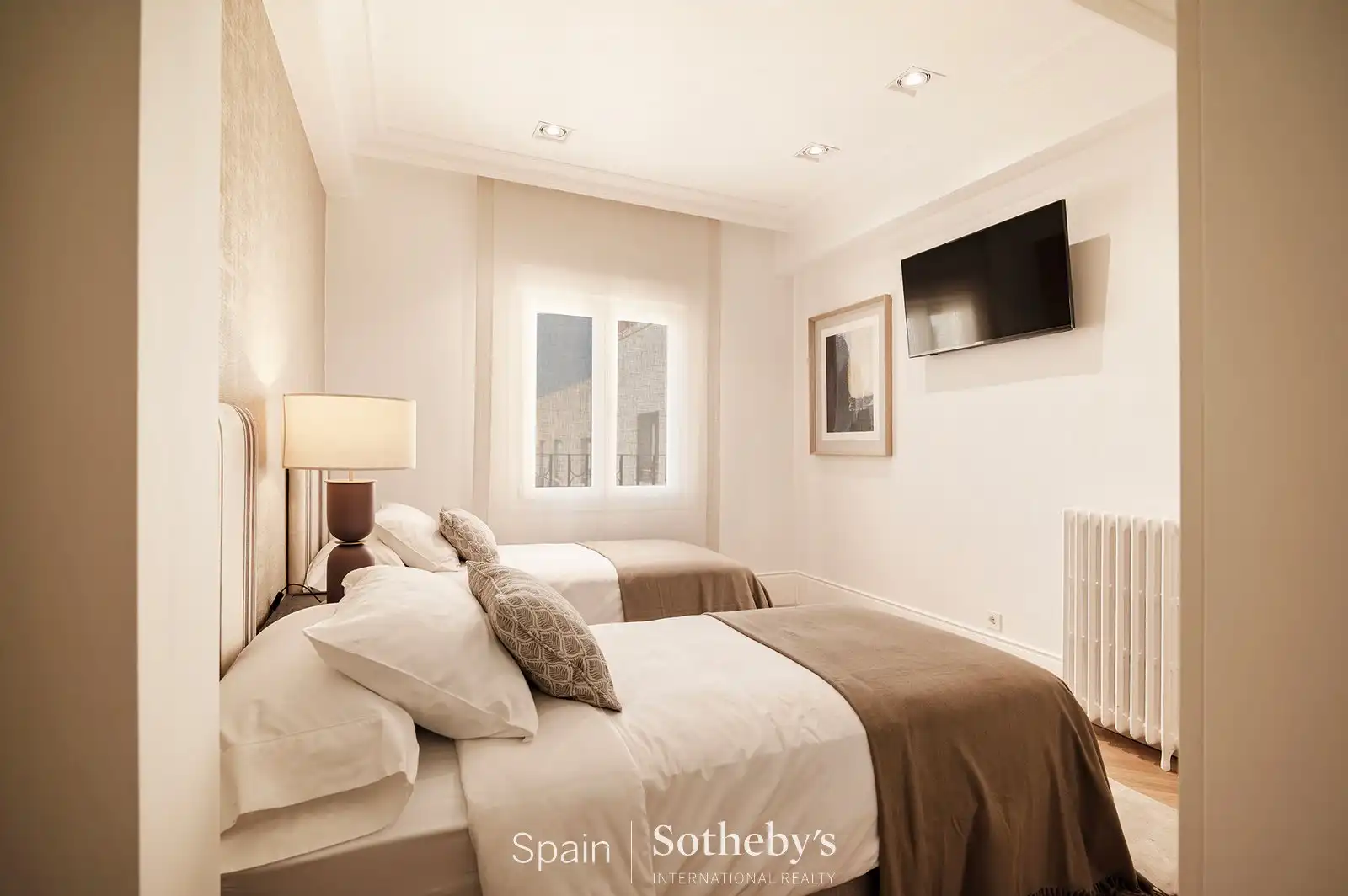 Dormitori de Apartament en venda en Madrid amb Aire condicionat, Calefacció i Terrassa