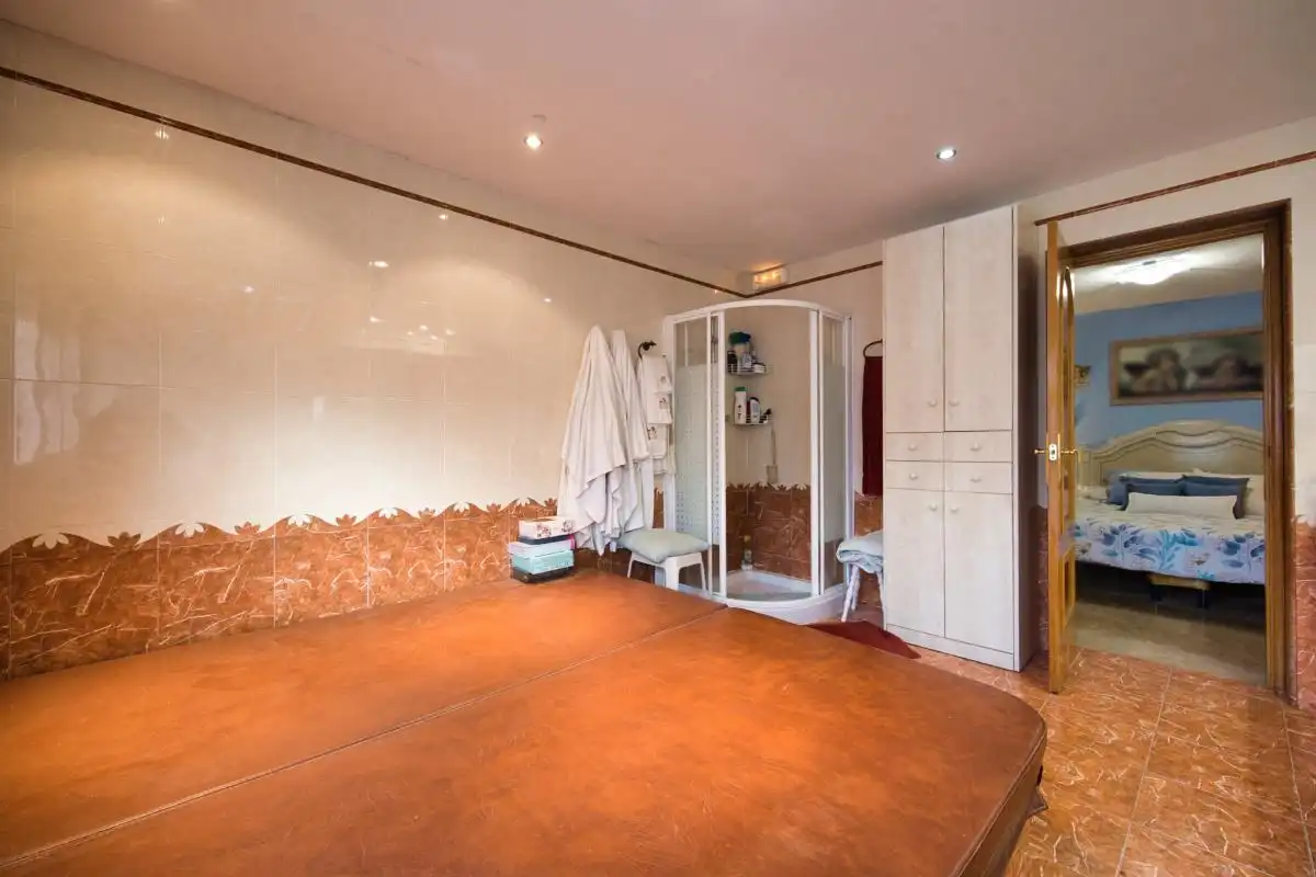 Habitación de Casa o chalet en venta en L'Alfàs del Pi con Aire acondicionado, Calefacción y Jardín privado