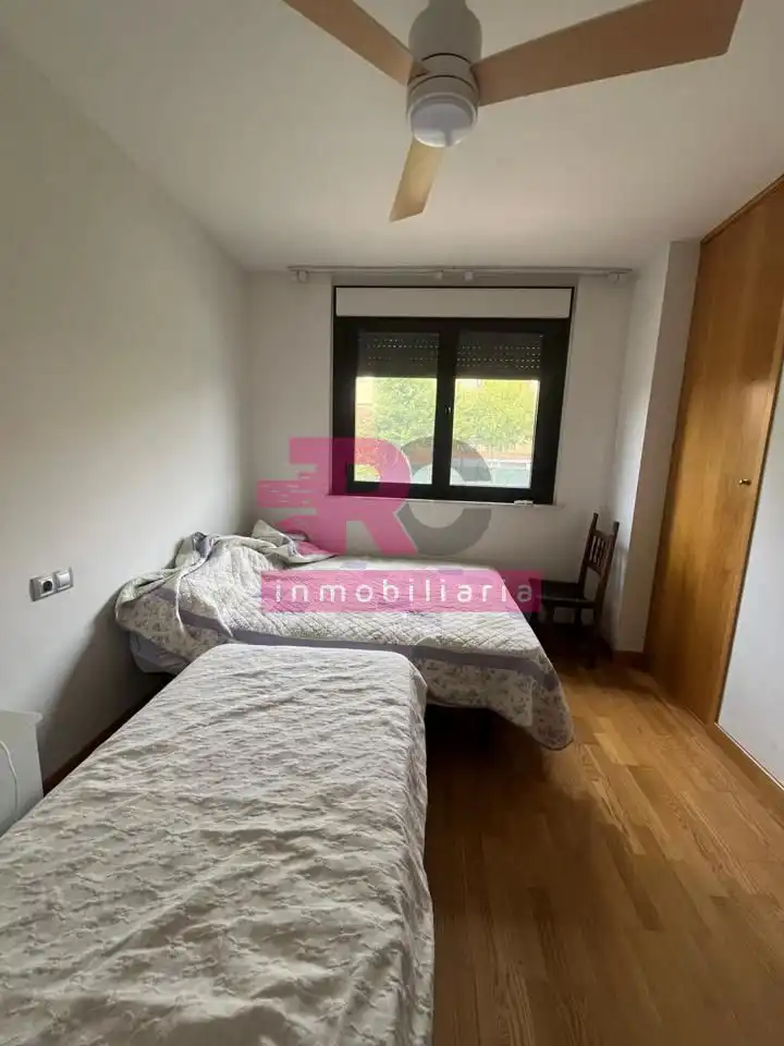 Schlafzimmer von Einfamilien-Reihenhaus zum Verkauf in Cabrerizos mit Heizung, Privatgarten und Terrasse