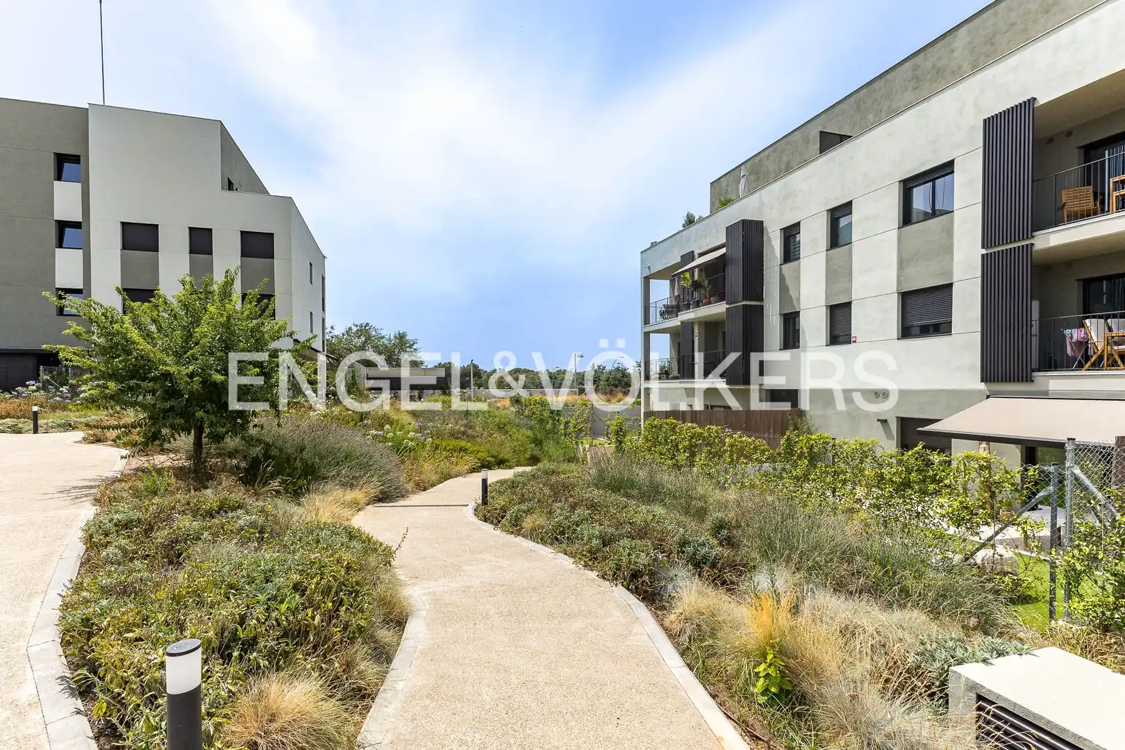 Vista exterior de Pis en venda en Vilanova i la Geltrú amb Aire condicionat, Calefacció i Jardí privat