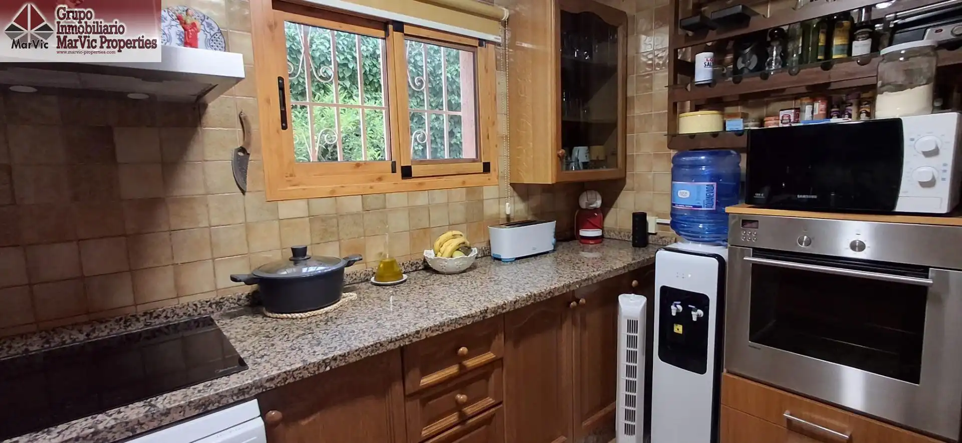 Cuina de Casa o xalet en venda en Benidorm amb Aire condicionat, Jardí privat i Terrassa