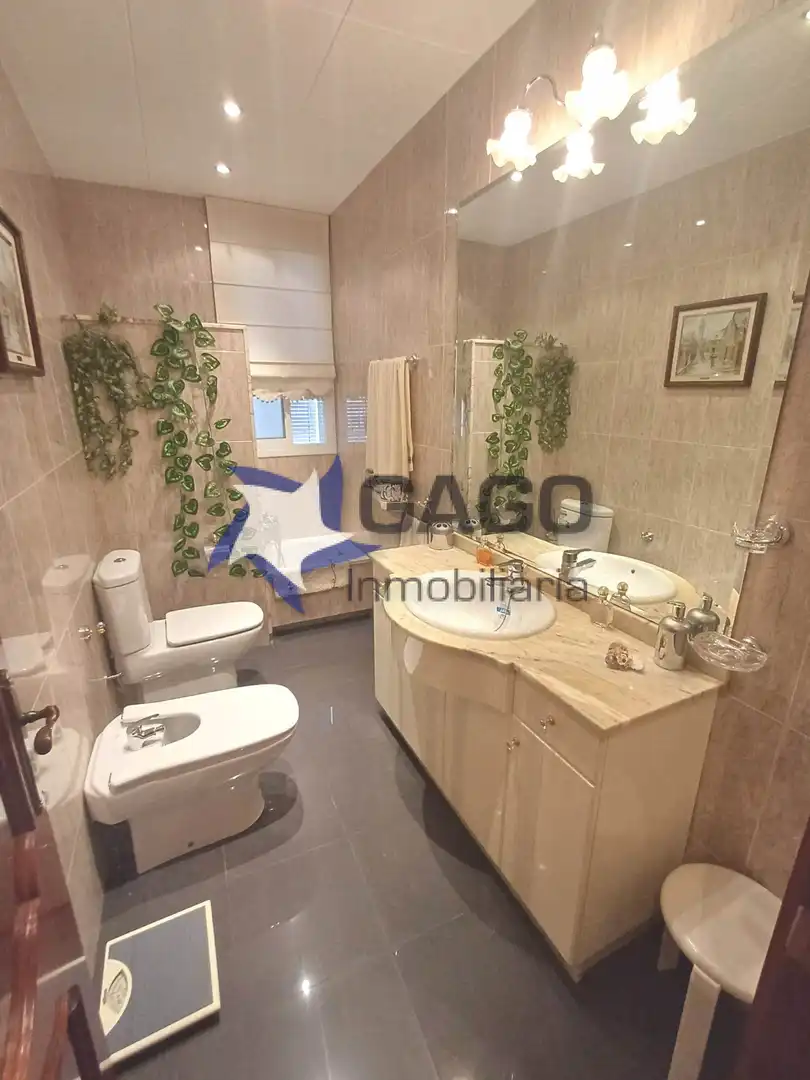 Badezimmer von Wohnung zum Verkauf in Córdoba mit Heizung, Terrasse und Möbliert