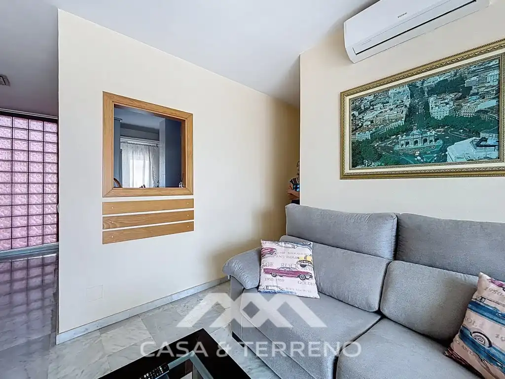 Wohnzimmer von Dachboden zum Verkauf in Algarrobo mit Klimaanlage, Terrasse und Balkon