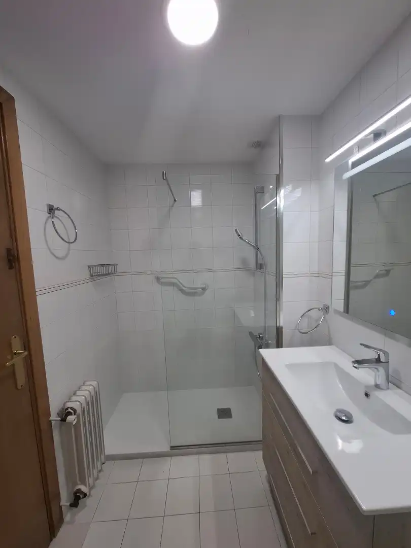 Baño de Casa adosada en venta en Sabadell con Aire acondicionado, Calefacción y Terraza