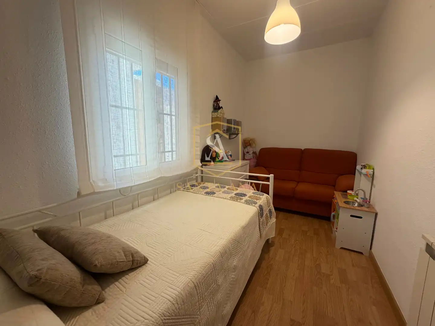 Schlafzimmer von Einfamilien-Reihenhaus zum Verkauf in Badalona mit Klimaanlage, Heizung und Parkett