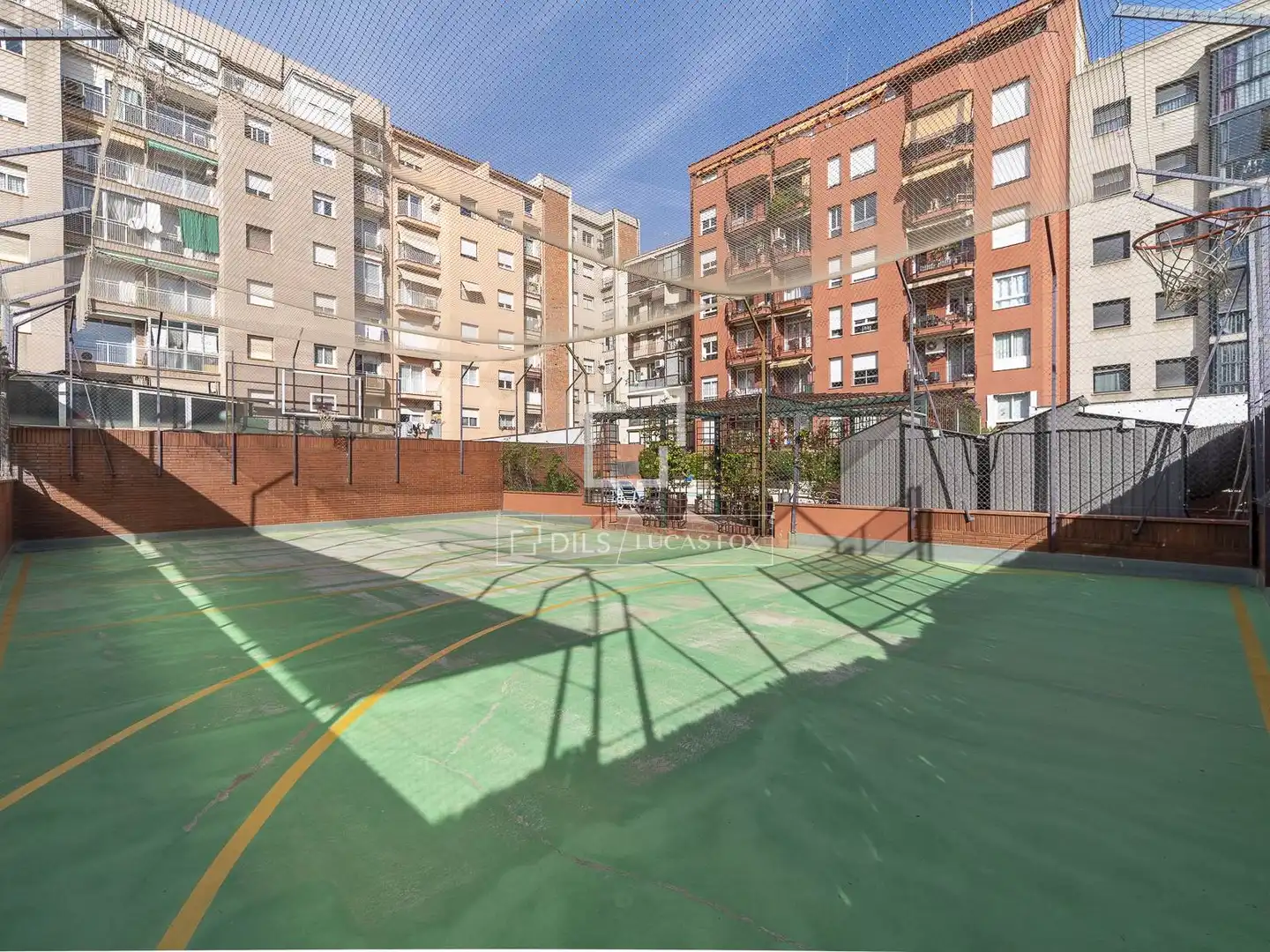 Parkplatz von Dachboden zum Verkauf in Barcelona mit Klimaanlage, Heizung und Terrasse