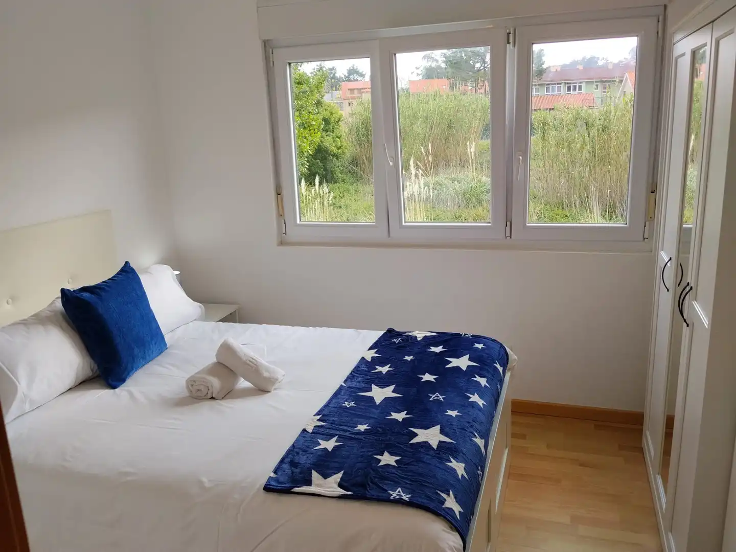 Schlafzimmer von Wohnungen zur Miete in Fisterra mit Abstellraum, Möbliert und Ofen