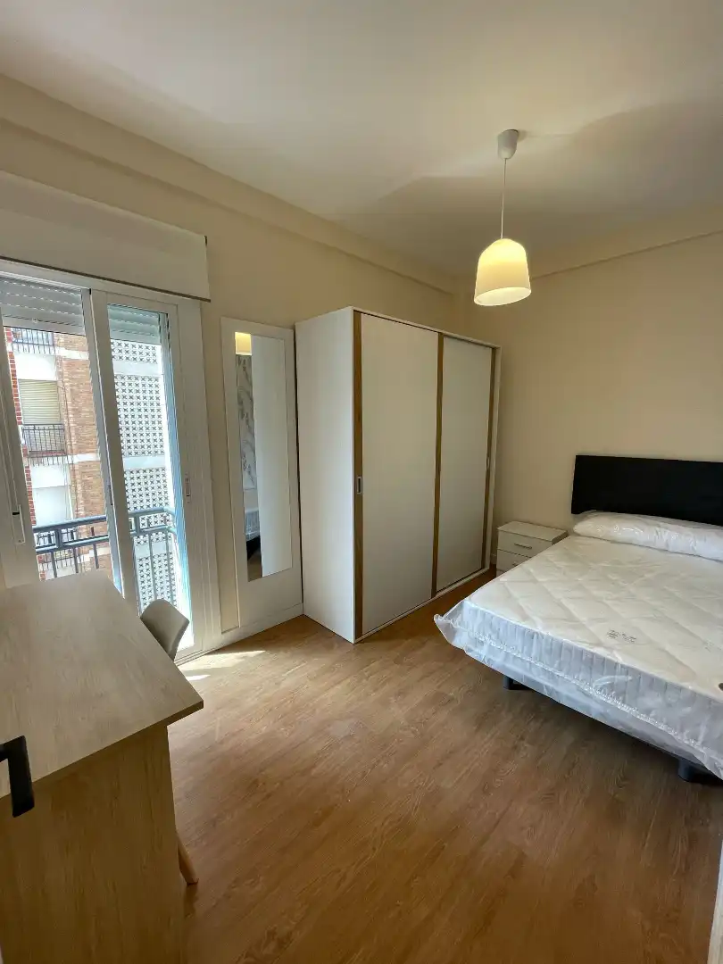 Bedroom of Flat for rent in Granada  with Air Conditioner, Heating and Parquet flooring