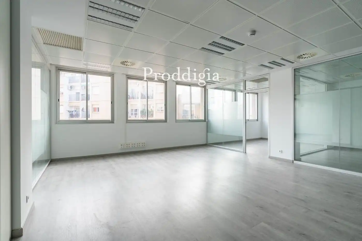 Büro zur Miete in Barcelona mit Klimaanlage, Heizung und Alarm