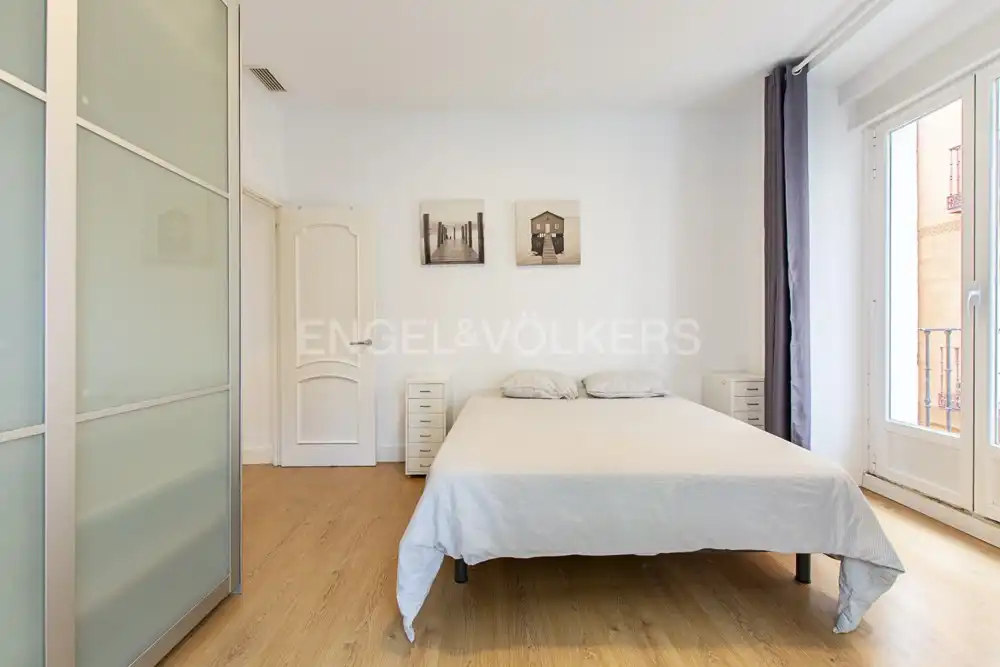 Schlafzimmer von Wohnung zur Miete in Madrid mit Klimaanlage, Heizung und Möbliert