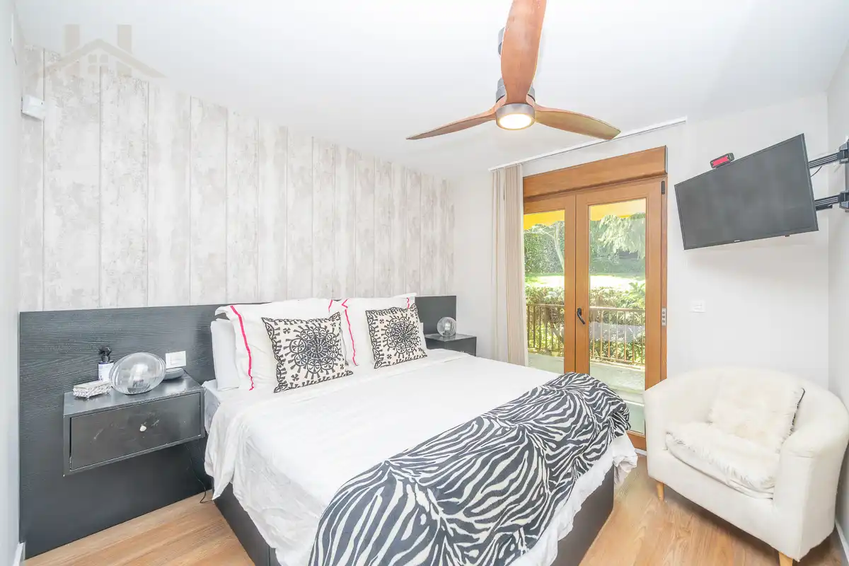 Bedroom of Flat for sale in El Escorial  with Air Conditioner, Heating and Parquet flooring