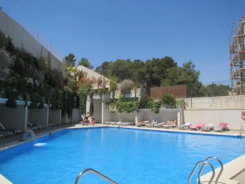 Piscina de Apartament en venda en Alicante / Alacant amb Aire condicionat, Calefacció i Jardí privat