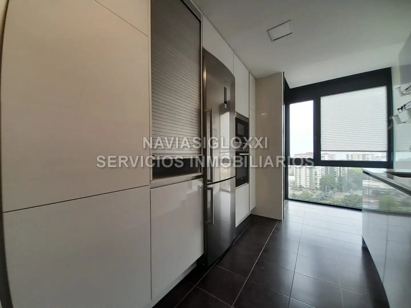 Kitchen of Flat for rent in Vigo   with Parquet flooring, Furnished and Oven