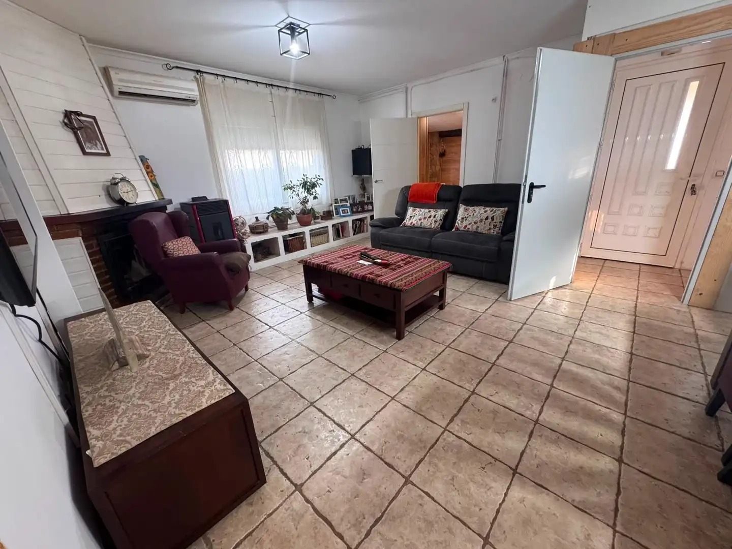 Sala d'estar de Casa o xalet en venda en Caldes de Malavella amb Aire condicionat, Calefacció i Jardí privat