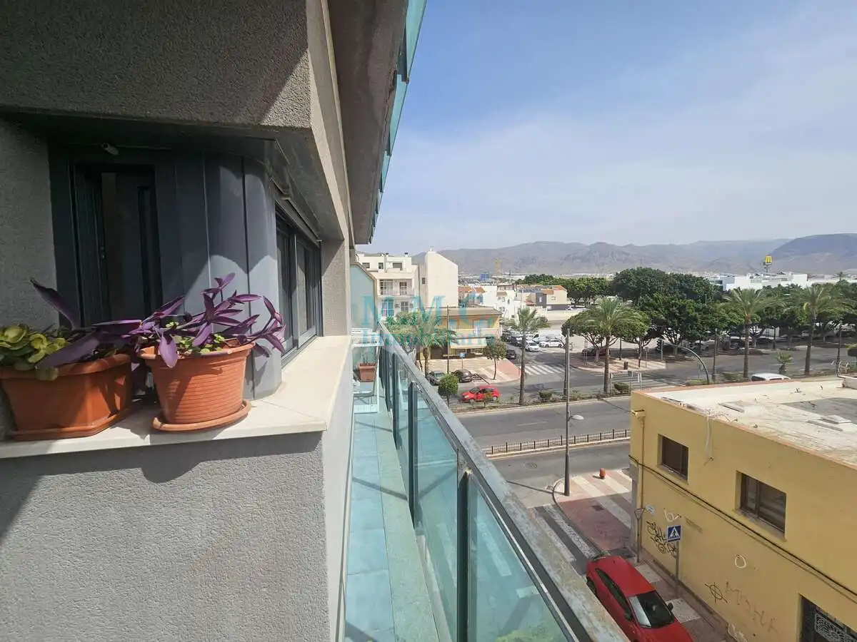 Vista exterior de Piso en venta en Roquetas de Mar con Terraza y Amueblado