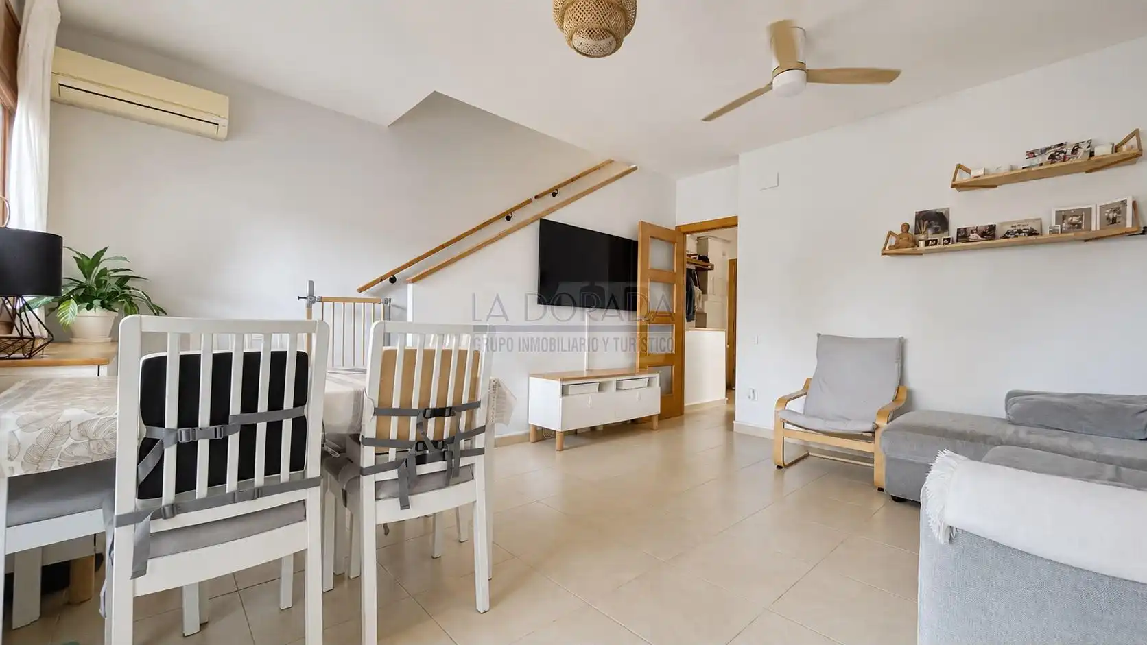 Wohnzimmer von Einfamilien-Reihenhaus zum Verkauf in Mont-roig del Camp mit Klimaanlage, Terrasse und Abstellraum