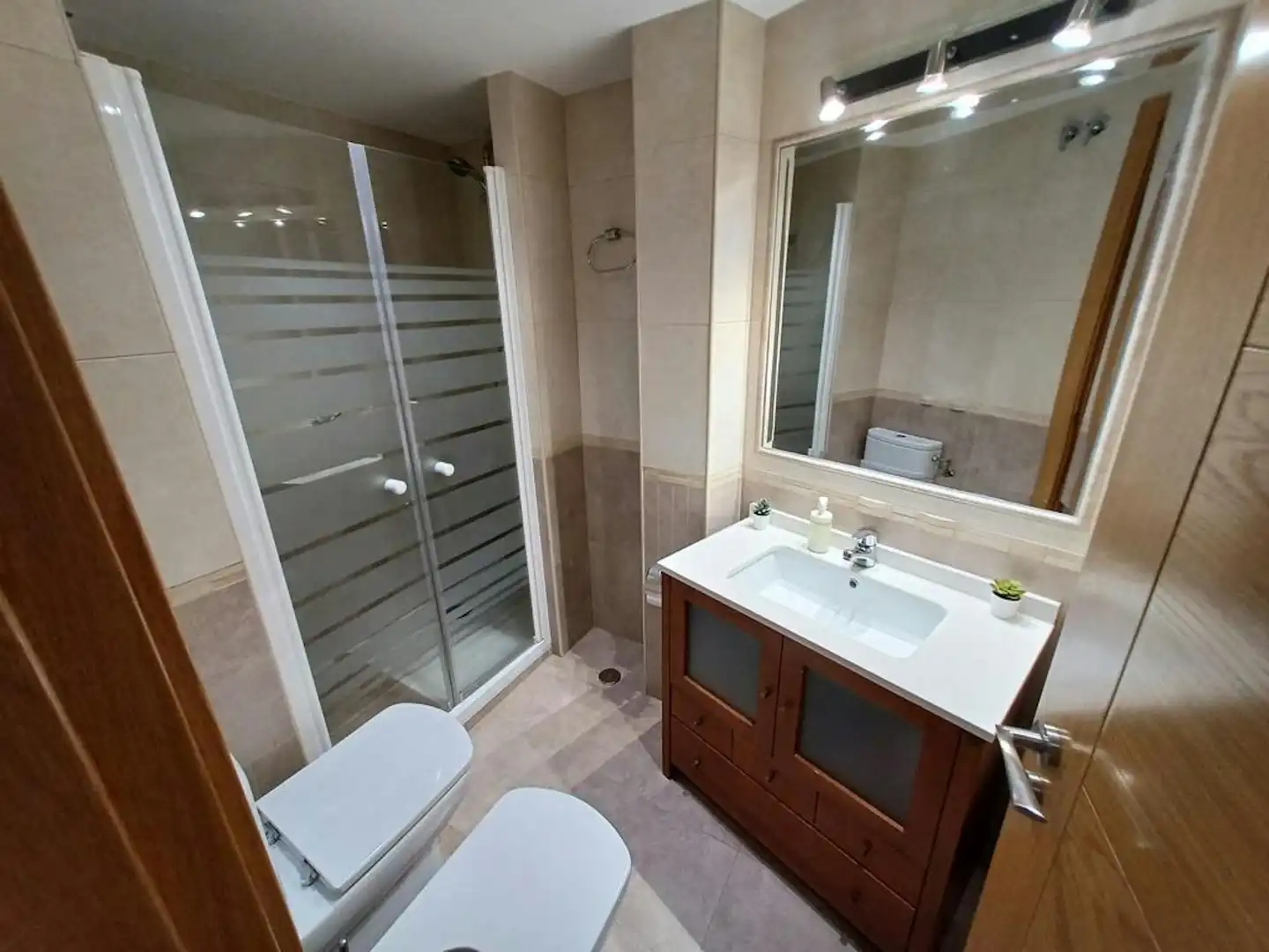 Baño de Piso para compartir en Madrid con Lavadora
