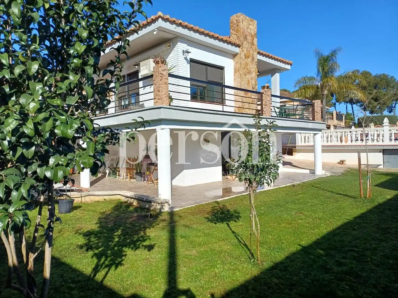 Vista exterior de Casa o chalet en venta en Chiva con Aire acondicionado, Jardín privado y Terraza