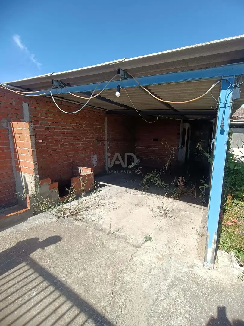 Aparcament de Casa o xalet en venda en San Pedro Bercianos amb Calefacció