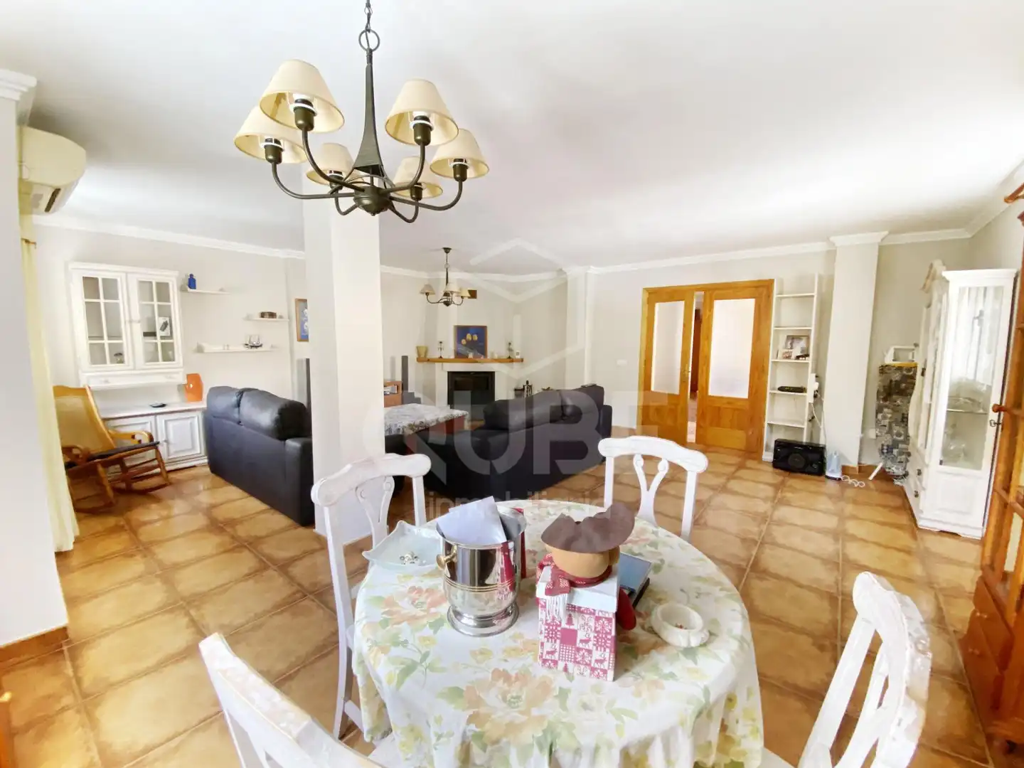 Sala d'estar de Casa adosada en venda en Alhaurín de la Torre amb Aire condicionat, Terrassa i Traster