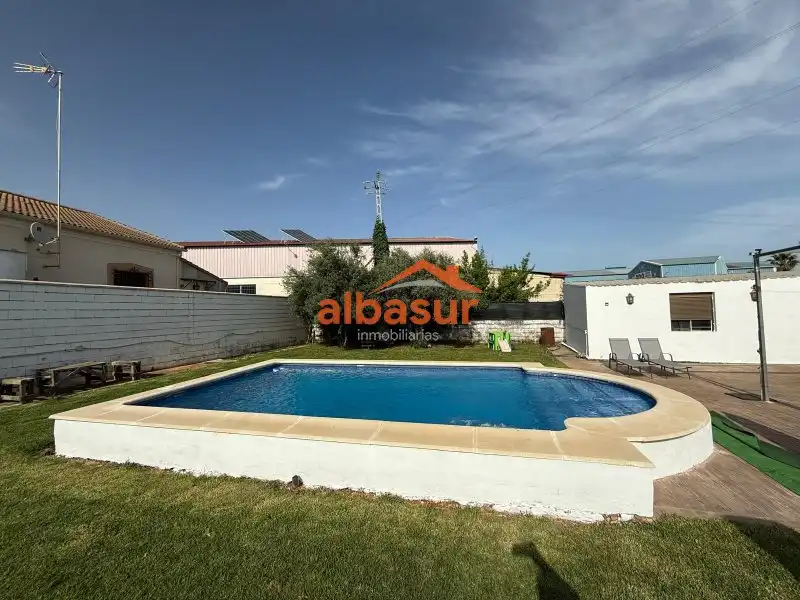 Villa avec piscine à vendre à Avenida Arcangel San Rafael, imagen 2