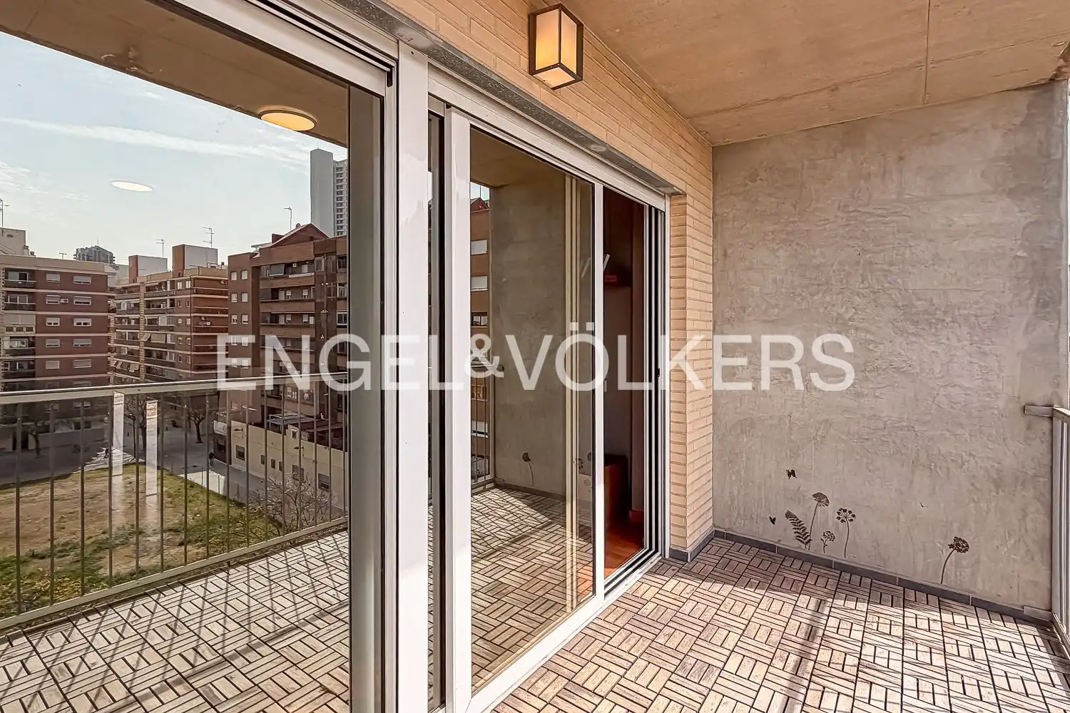 Terrasse von Wohnung zur Miete in  Valencia Capital mit Klimaanlage, Heizung und Parkett