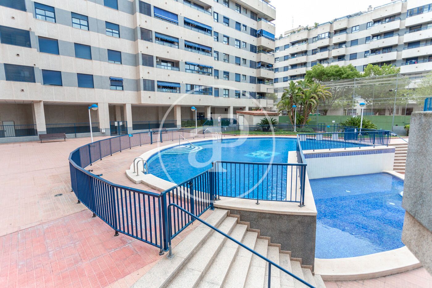 Swimming pool of Flat to rent in  Valencia Capital  with Air Conditioner, Heating and Private garden