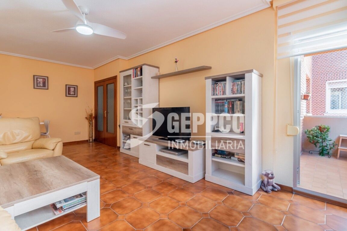 Sala d'estar de Pis en venda en Alcalá de Henares amb Calefacció i Terrassa