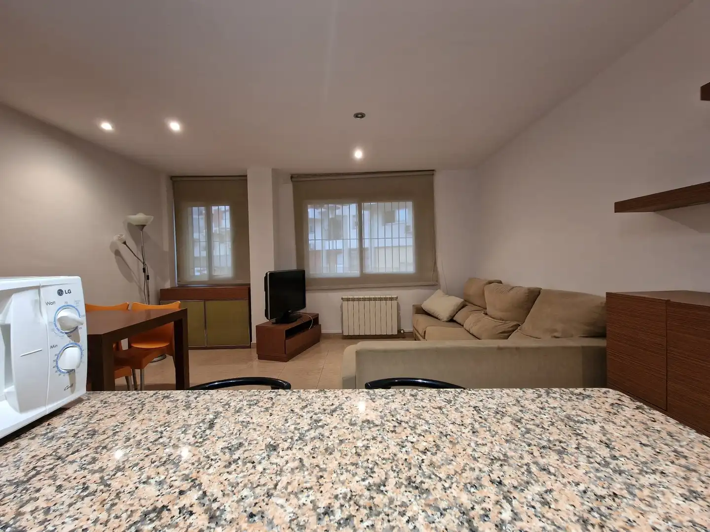 Sala d'estar de Planta baixa en venda en Girona amb Calefacció i Moblat