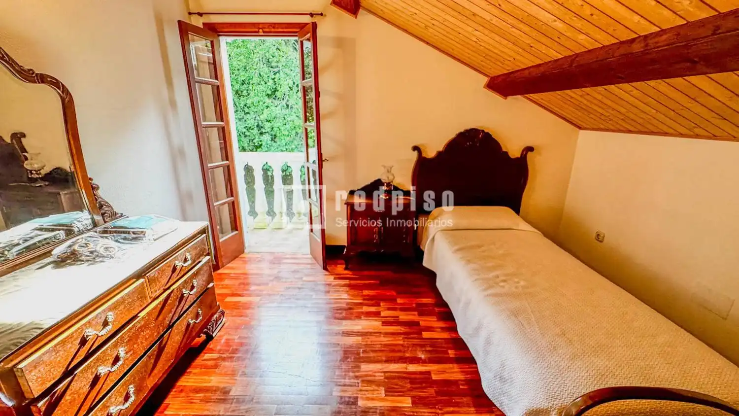 Habitación de Casa o chalet en venta en Abegondo con Parquet, Terraza y Amueblado