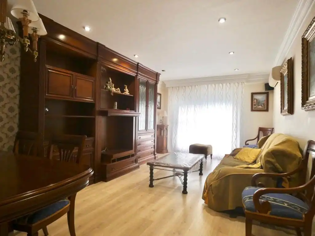 Living room of Flat for rent in Elche / Elx  with Air Conditioner, Parquet flooring and Storage room