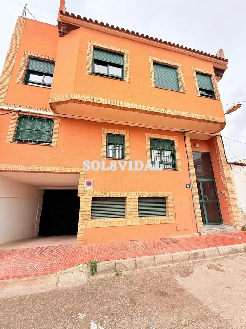 Vista exterior de Àtic en venda en Orihuela amb Aire condicionat, Terrassa i Balcó