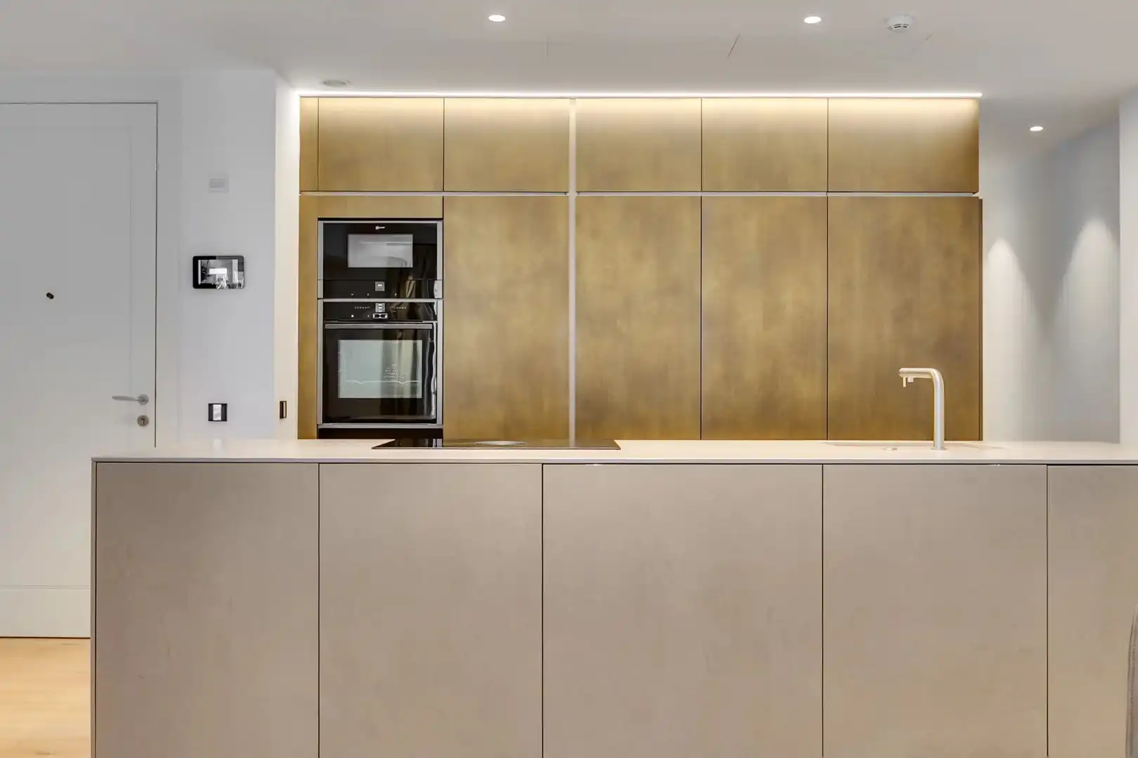 Kitchen of Flat for rent in Madrid  with Air Conditioner, Heating and Storage room