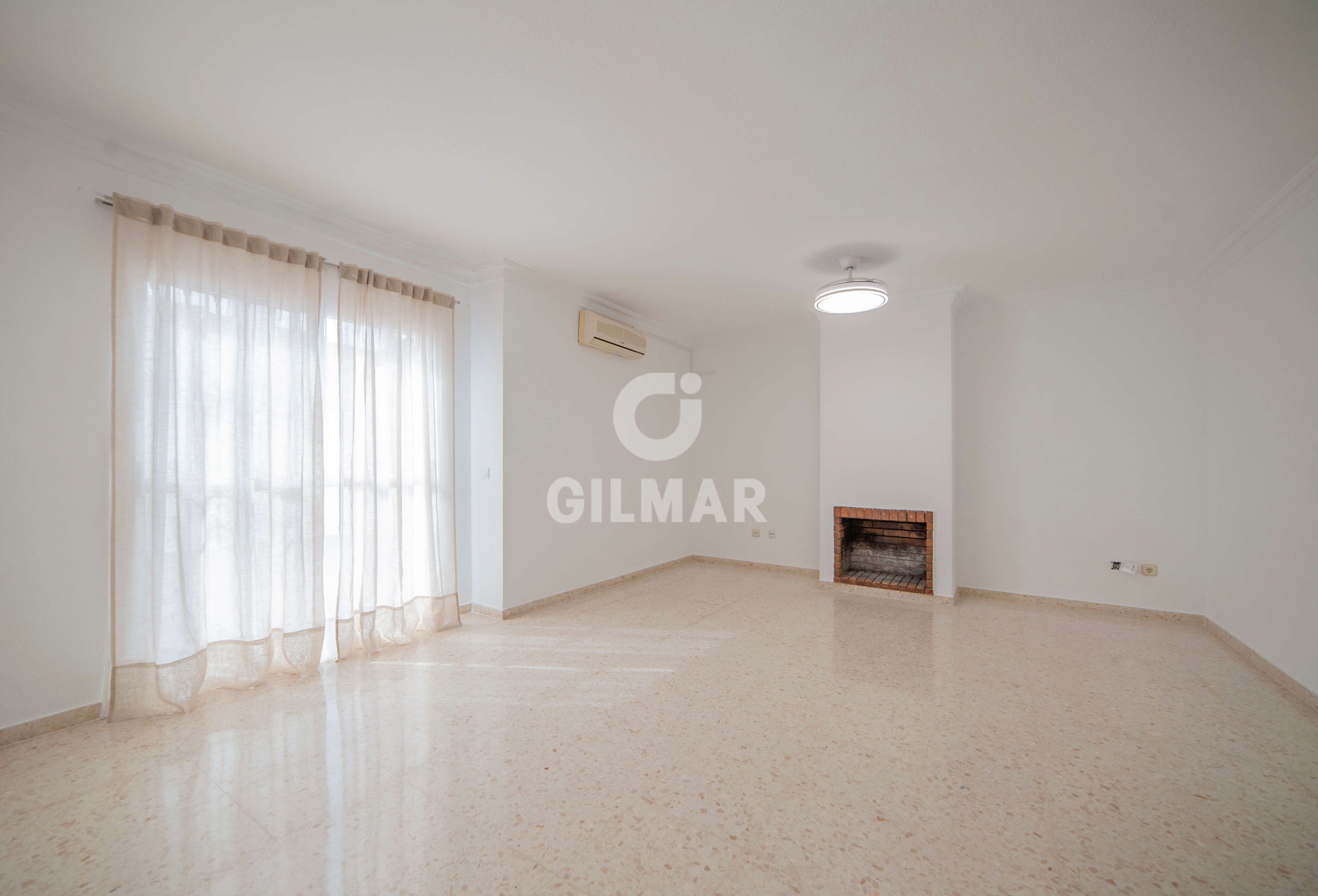 Sala d'estar de Casa adosada de lloguer en Gines amb Calefacció i Jardí privat