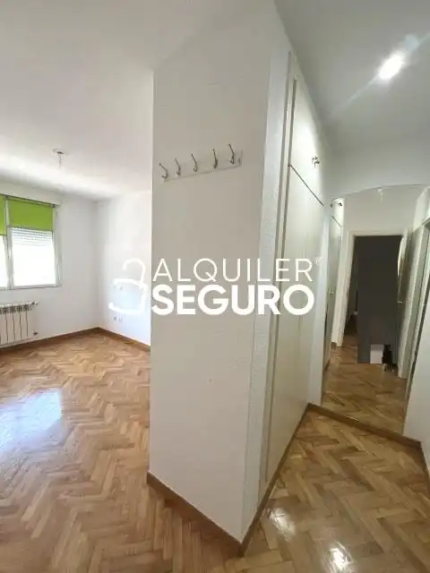 Bedroom of Flat for rent in Madrid  with Heating