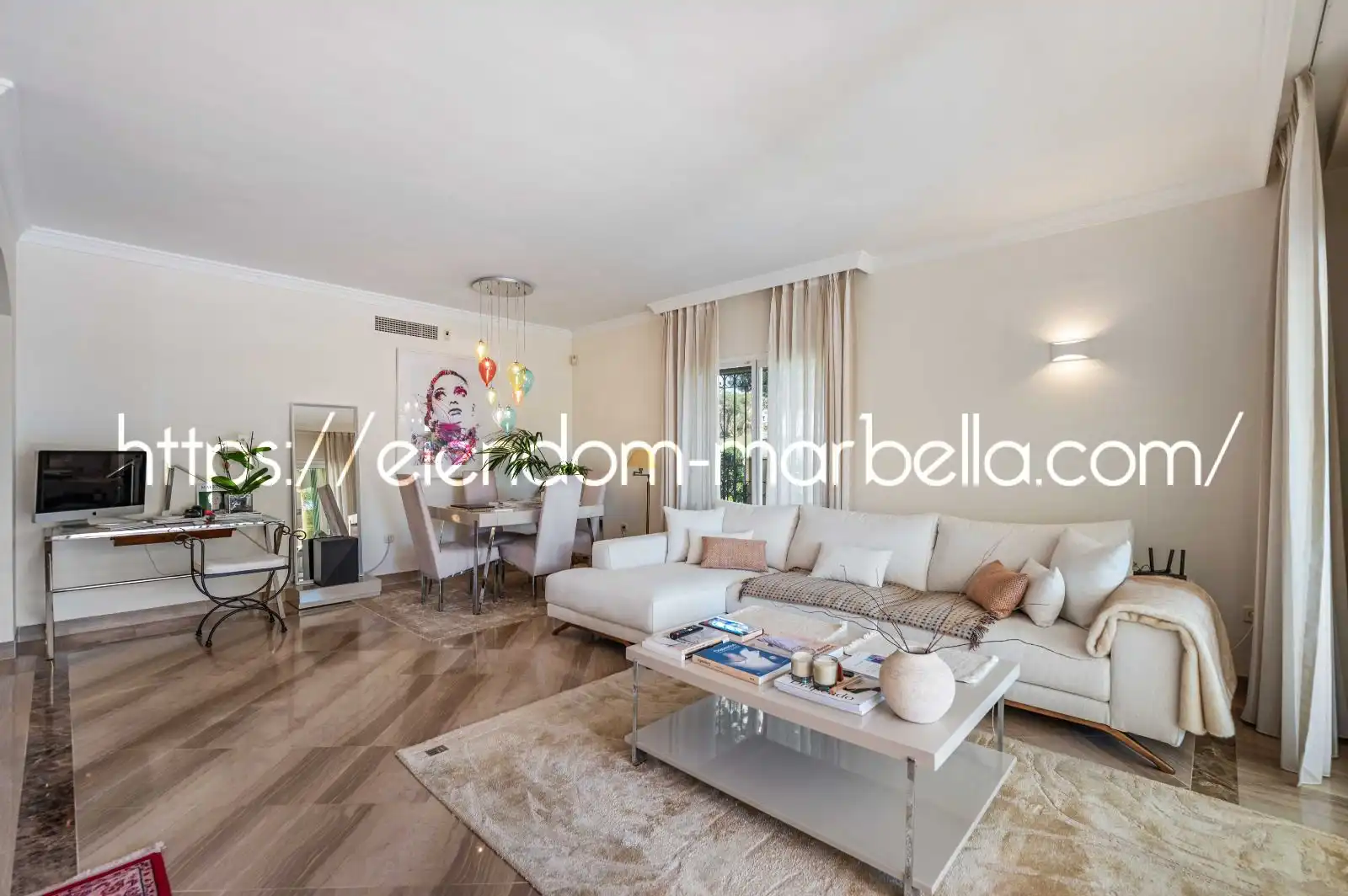 Sala de estar de Apartamento en venta en Marbella con Aire acondicionado, Terraza y Amueblado