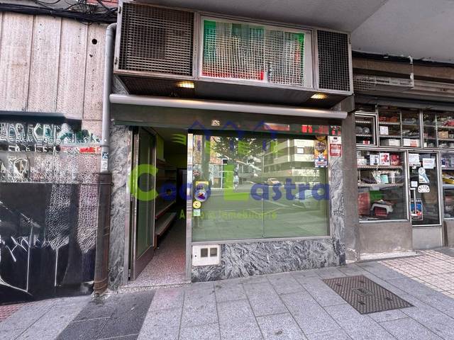Local comercial en Alquiler en Avenida Alfonso IX de León en Garrido Sur