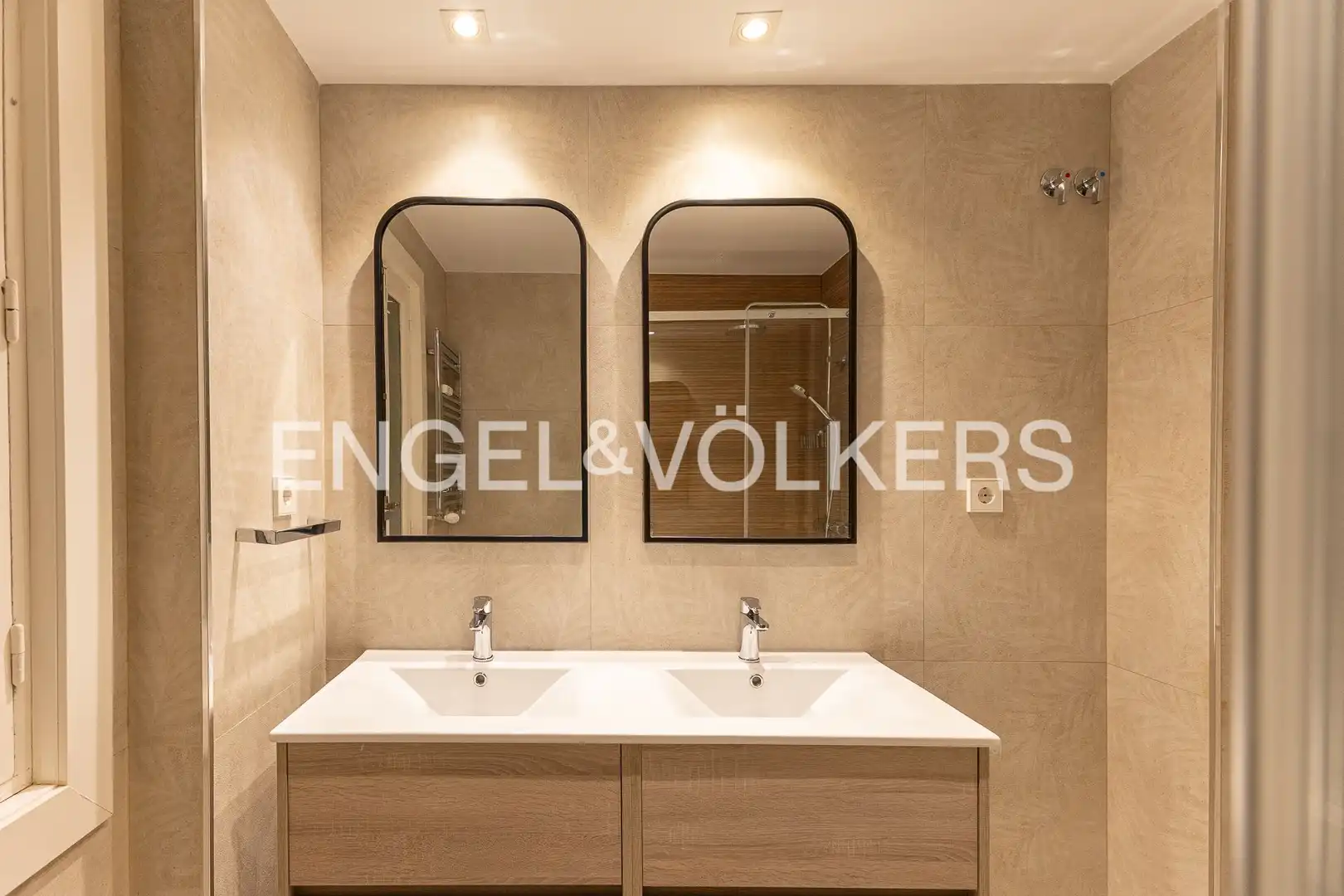Badezimmer von Wohnung zur Miete in Madrid mit Klimaanlage, Heizung und Parkett