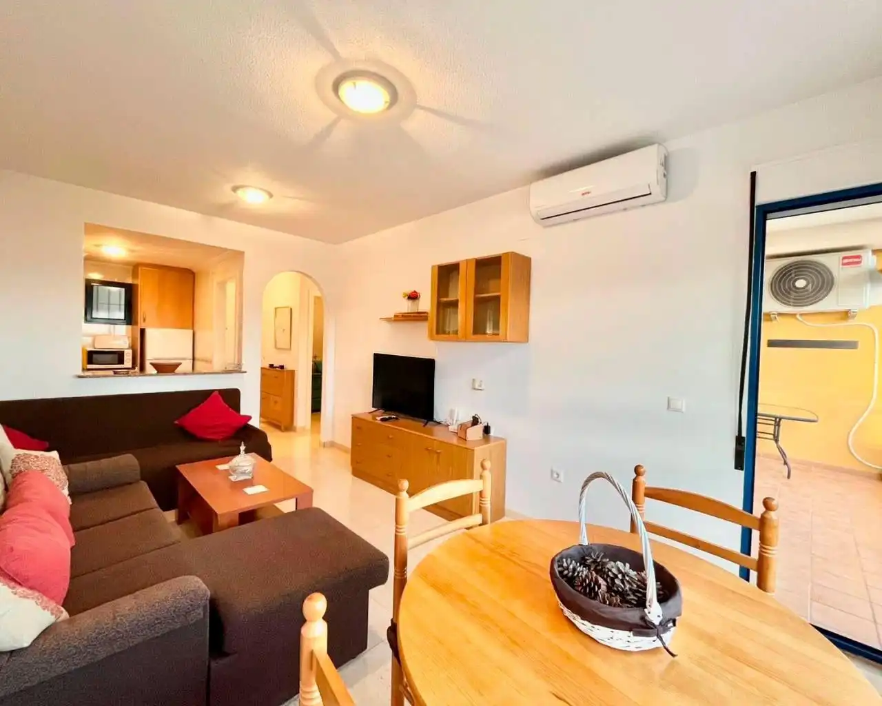 Living room of Flat for rent in Orihuela  with Air Conditioner, Heating and Storage room