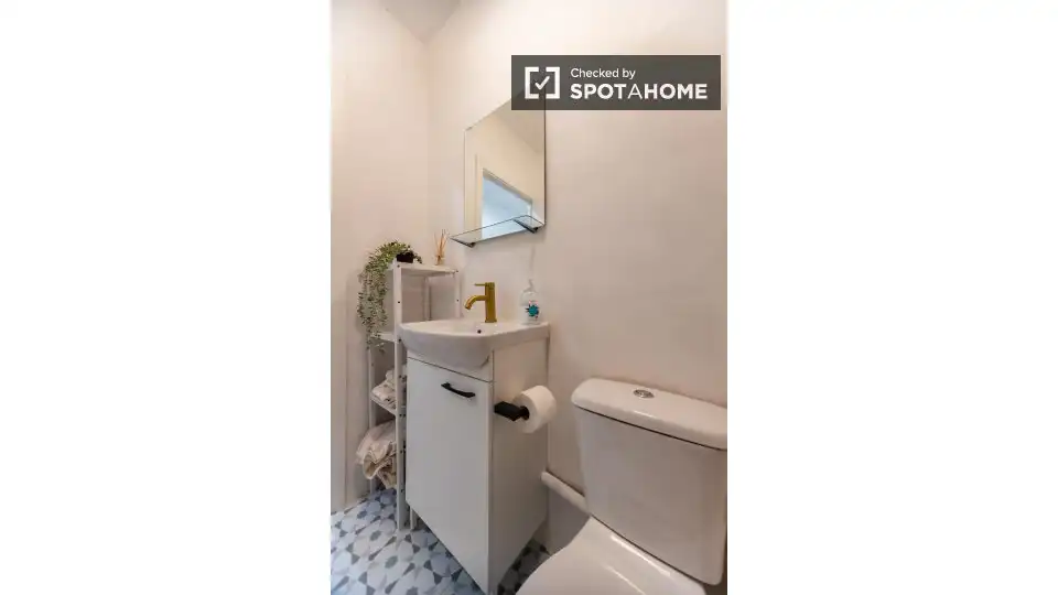 Baño de Piso de alquiler en Mislata con Aire acondicionado, Calefacción y Amueblado