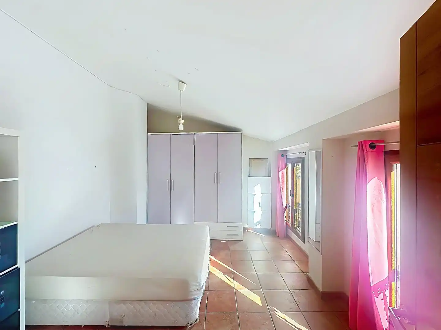 Dormitori de Casa o xalet en venda en Oliva amb Aire condicionat, Terrassa i Balcó