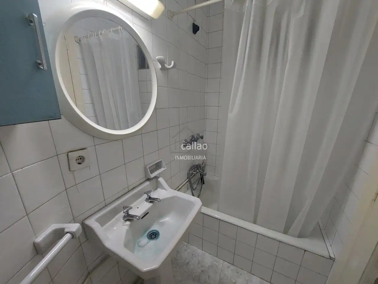 Bathroom of Flat for rent in Ferrol  with Heating, Furnished and Balcony