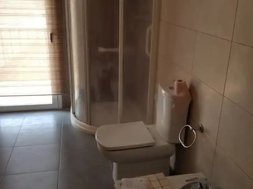 Badezimmer von Wohnung zur Miete in La Vall d'en Bas mit Privatgarten, Abstellraum und Möbliert