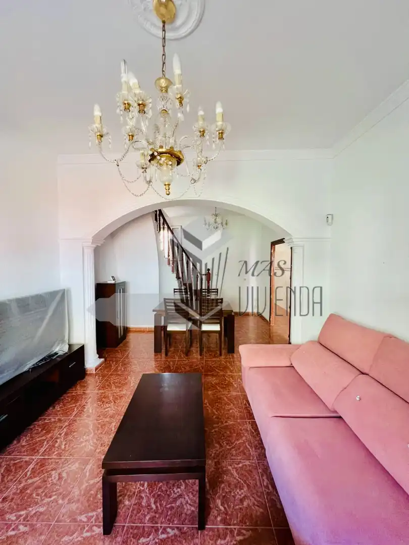 Sala d'estar de Casa adosada en venda en La Línea de la Concepción amb Moblat