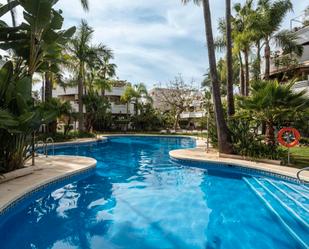 Piscina de Apartament en venda en Marbella amb Aire condicionat, Calefacció i Terrassa