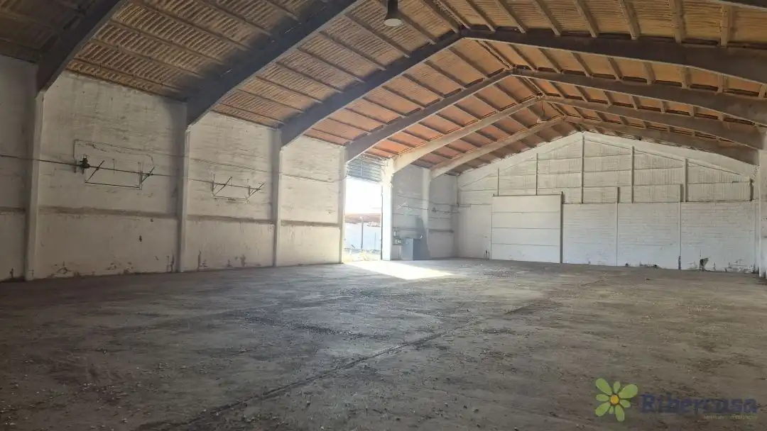 Außenansicht von Fabrikhallen zum Verkauf in Fustiñana