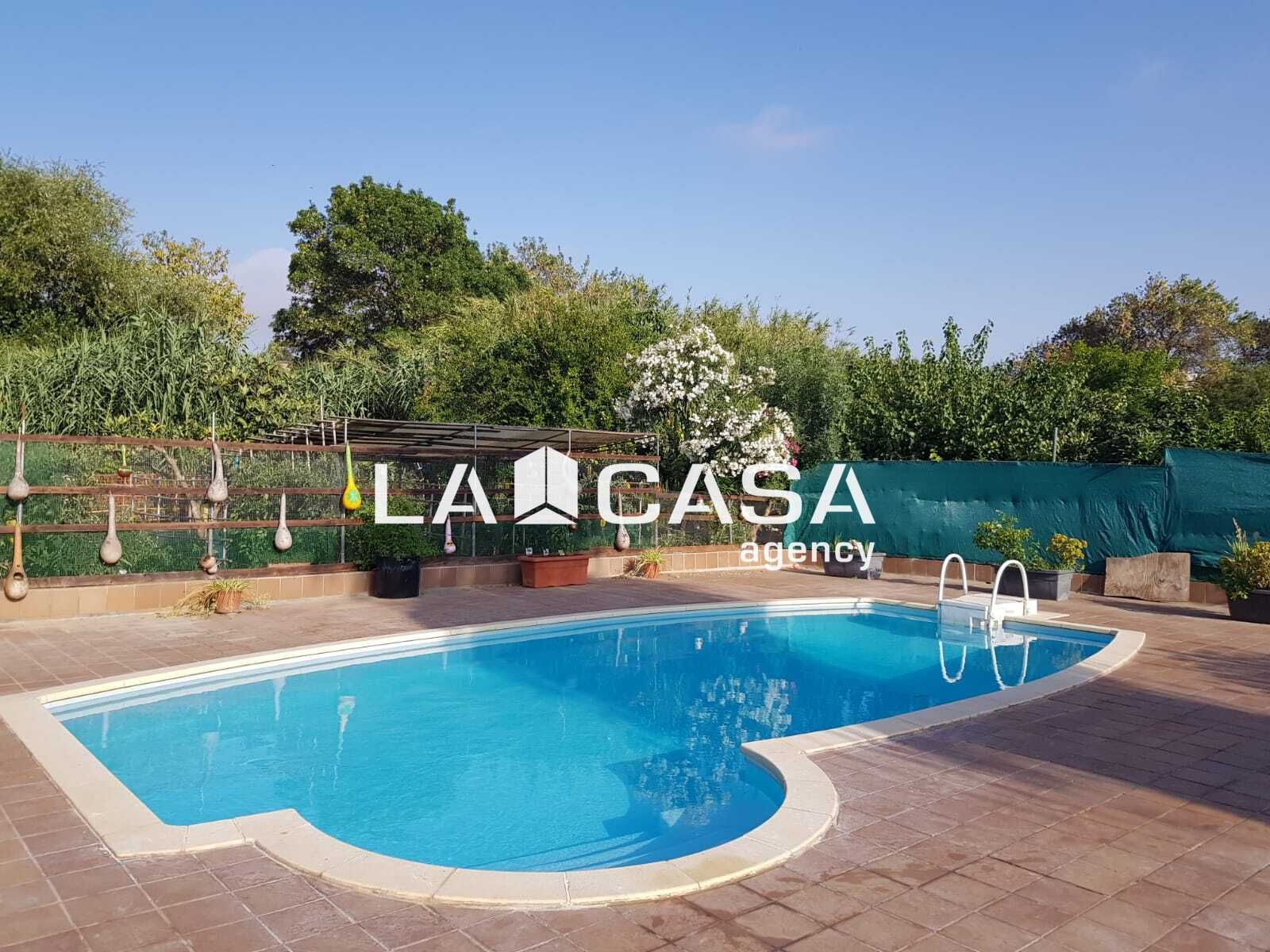 Swimming pool of House or chalet for sale in Algeciras  with Storage room