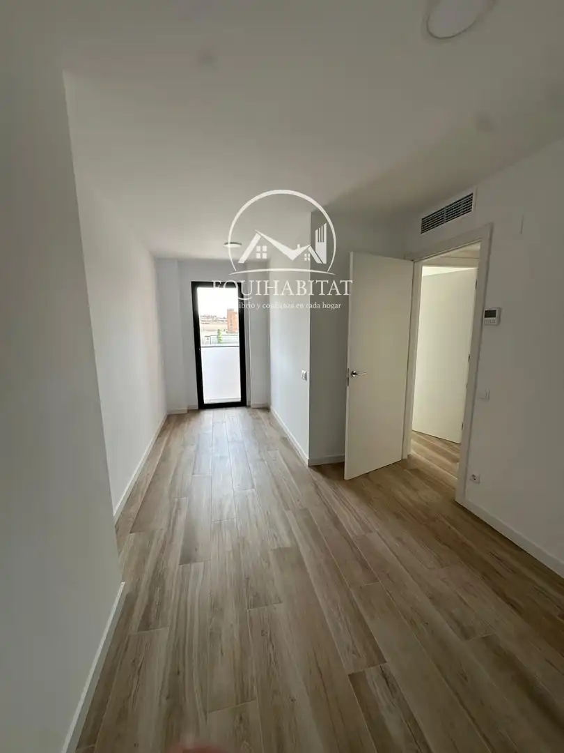 Dormitori de Àtic de lloguer en Lleida amb Aire condicionat i Terrassa