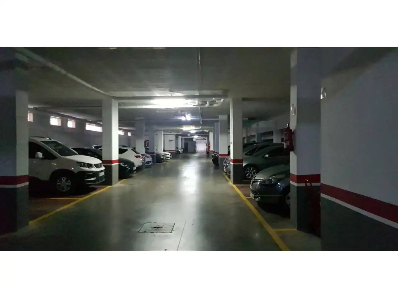 Parking de Piso de alquiler en Sevilla con Aire acondicionado, Balcón y Piscina comunitaria
